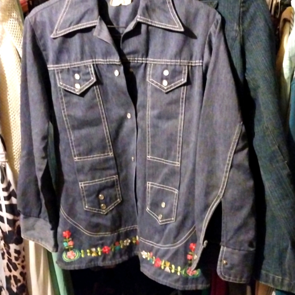 Vintage 1970s Blanquita hand embroidered birds and flowers soft blue denim shirt